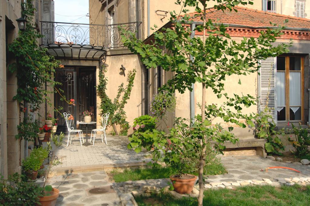 La Maison De Mariecamille Hotel Saint-Germain-Lembron Exterior foto